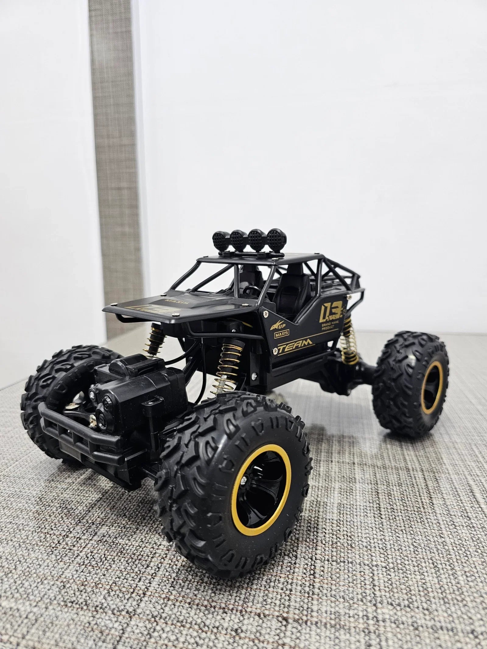 Rock Crawler 1:16 Scale Off-Road Monster Truck – Alloy Body with Remote Control | Bacha Toys
