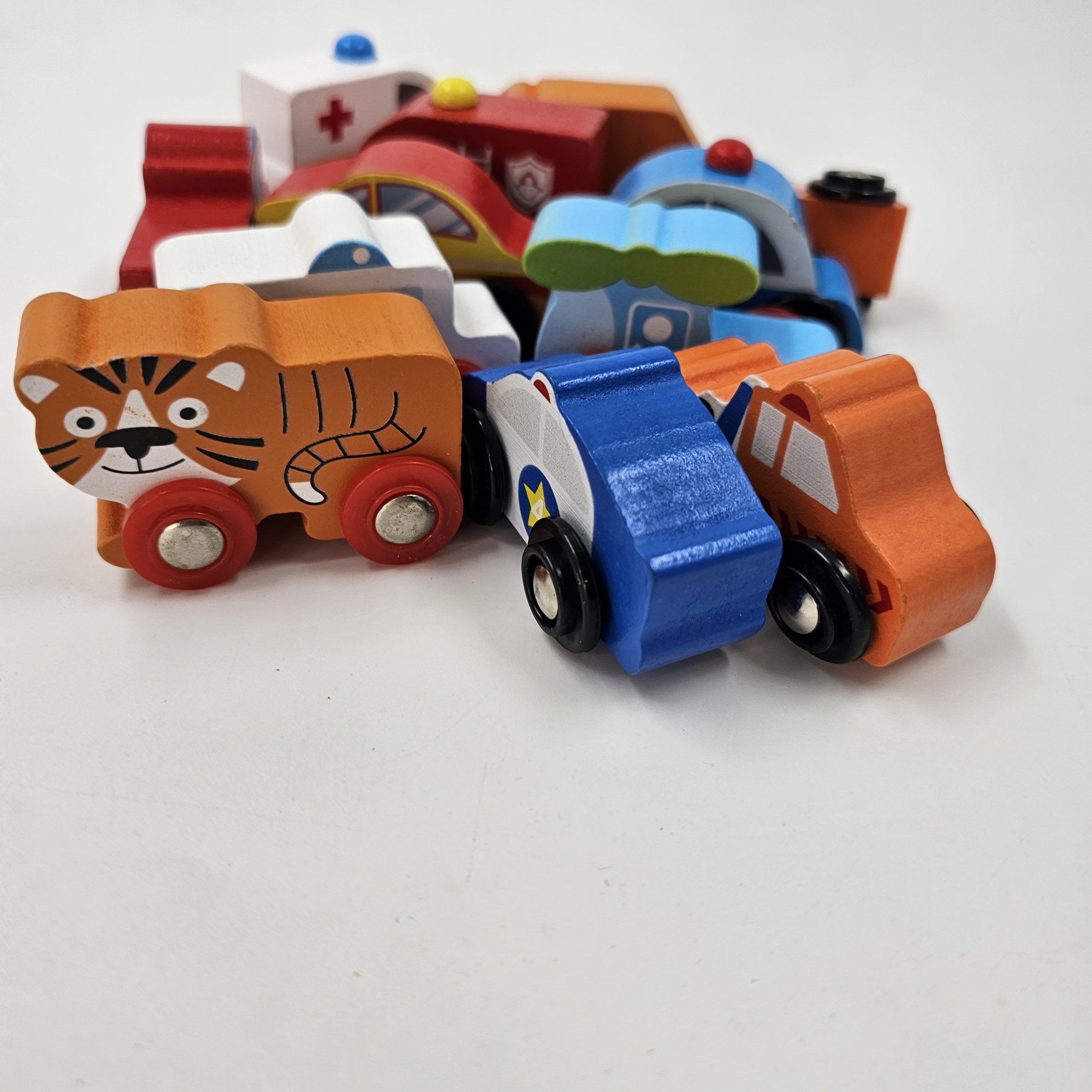Wooden Colourful small car 1pc random design will be shipped - EKT2872