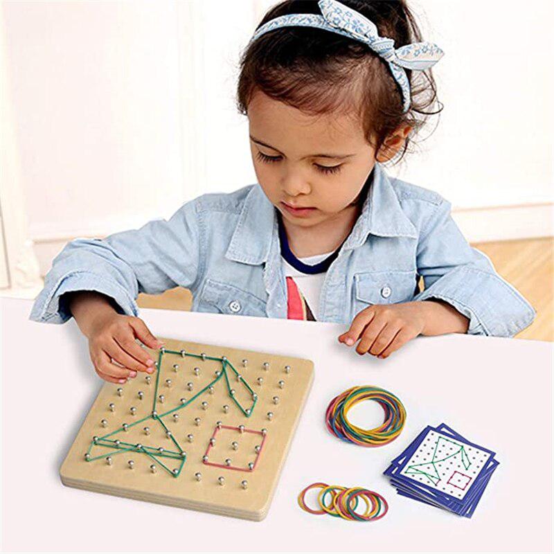 Jeu de formes géométriques en bois Fidtoy – Jouet éducatif pour enfants (mathématiques et géométrie) avec élastiques