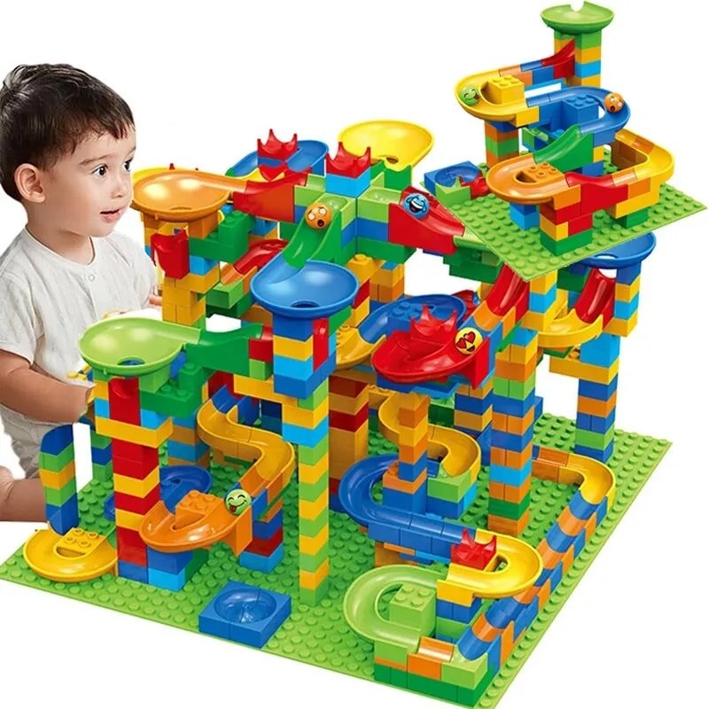 Circuito de canicas para niños