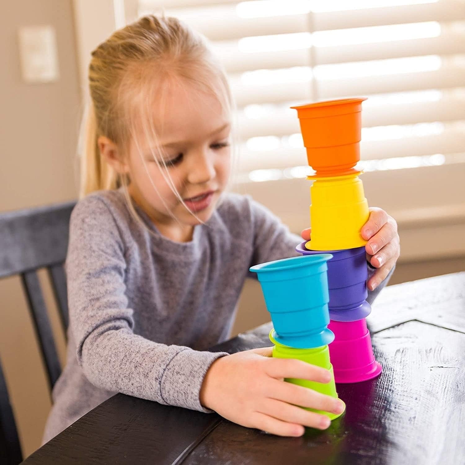 Vasos apilables de goma blanda de colores - 6 piezas