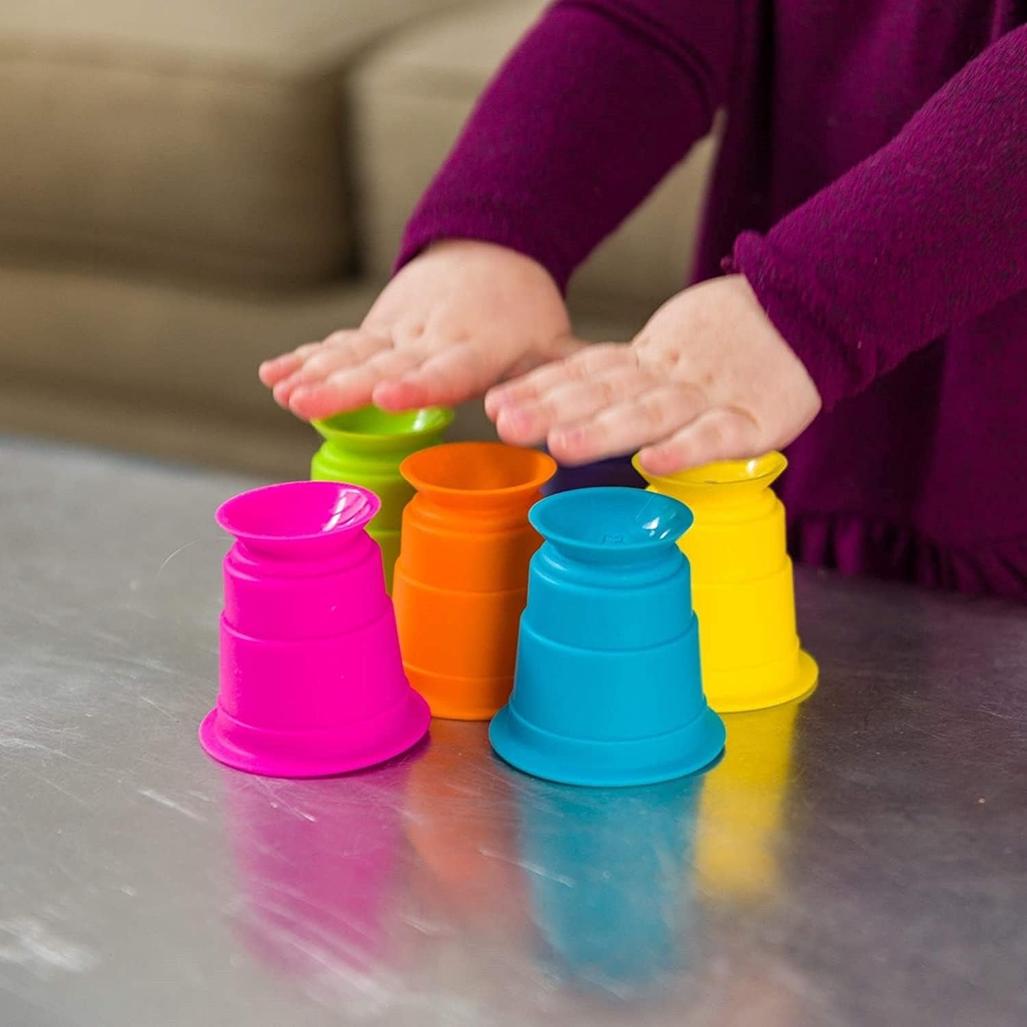 Vasos apilables de goma blanda de colores - 6 piezas