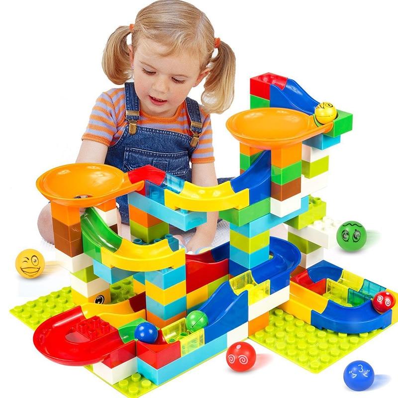 Circuito de canicas para niños