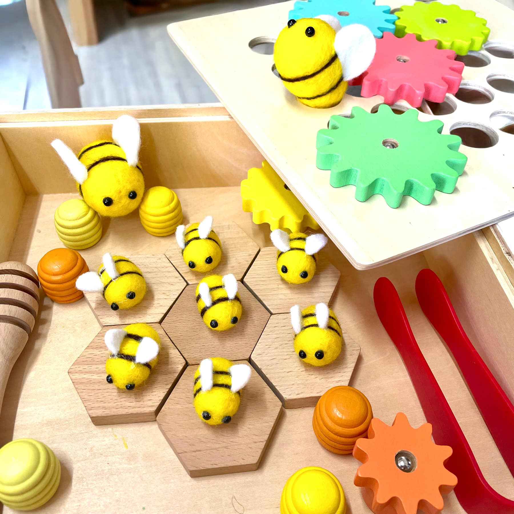 Beehive Bee Flower Cog Loose Parts Tray Sensory play Bundle
