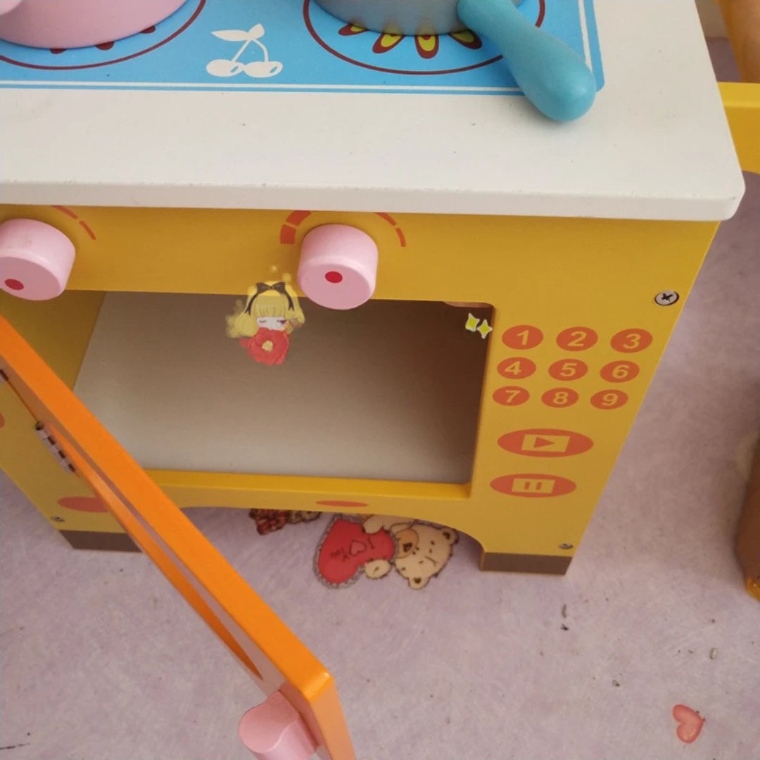 Wooden Giraffe Kitchen A Fun & Safe Pretend Play Set for Little Chefs