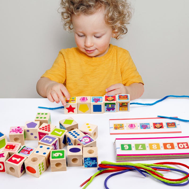 Wooden Number Lacing Set