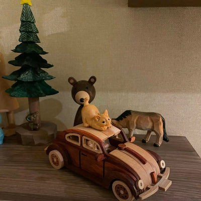 Modèle de voiture Coccinelle vintage fait main - Matériaux en bois de santal rouge et de chêne - Cadeau unique pour les enfants, les passionnés d'automobile et les amis