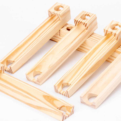 Juguete de madera Fidtoy con pista de canicas para niños pequeños | Bloques de construcción STEM para la motricidad fina y el pensamiento lógico