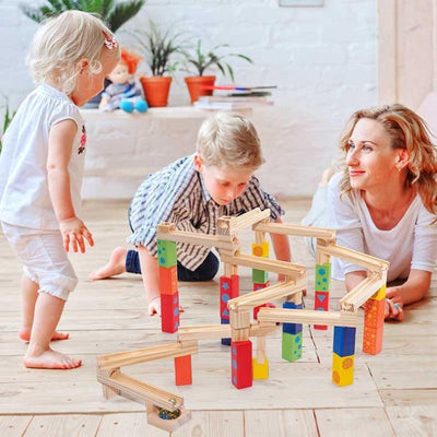 Juguete de madera Fidtoy con pista de canicas para niños pequeños | Bloques de construcción STEM para la motricidad fina y el pensamiento lógico