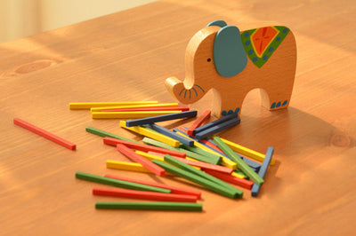 Juguete educativo de equilibrio de madera de elefante y camello