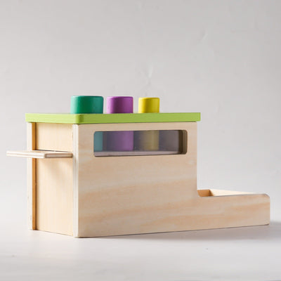 Caja Montessori de seguimiento visual de permanencia del objeto