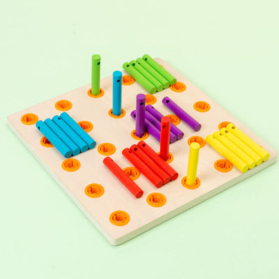 Tablero de madera para ensartar con clavijas