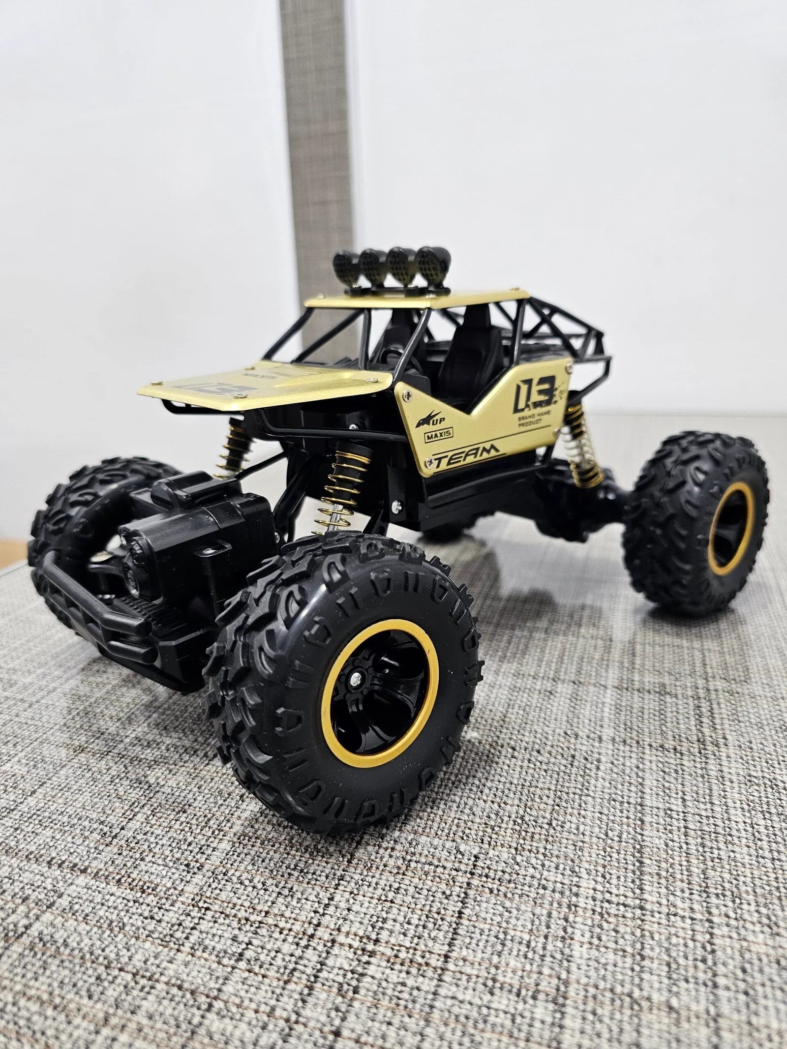Rock Crawler 1:16 Scale Off-Road Monster Truck – Alloy Body with Remote Control | Bacha Toys