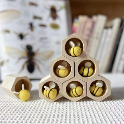 Natural Beehive Bee Catching Game