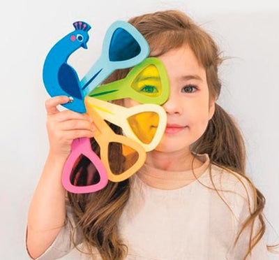 Jouet mélangeur de lumière sensoriel en bois « Paon » avec lentilles pour mélanger les couleurs primaires