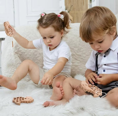 Juguete de enhebrar dinosaurios para niños pequeños