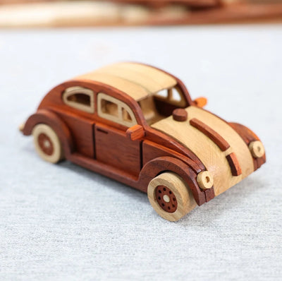 Modèle de voiture Coccinelle vintage fait main - Matériaux en bois de santal rouge et de chêne - Cadeau unique pour les enfants, les passionnés d'automobile et les amis