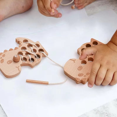 Juguete de enhebrar dinosaurios para niños pequeños