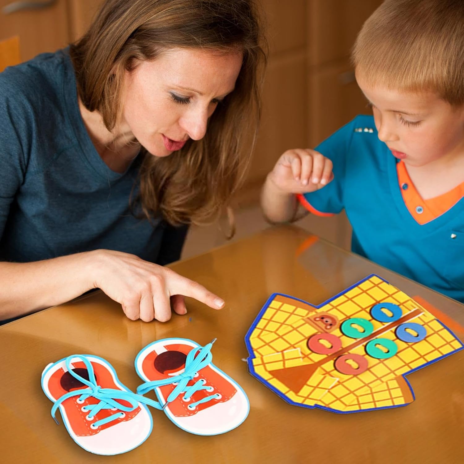 Placa para amarrar sapatos | Aprenda a amarrar cadarços de brinquedo | Placa de treinamento para amarrar sapatos, amarrar brinquedos Montessori, brinquedo para enfiar sapatos, aprender a Hersil