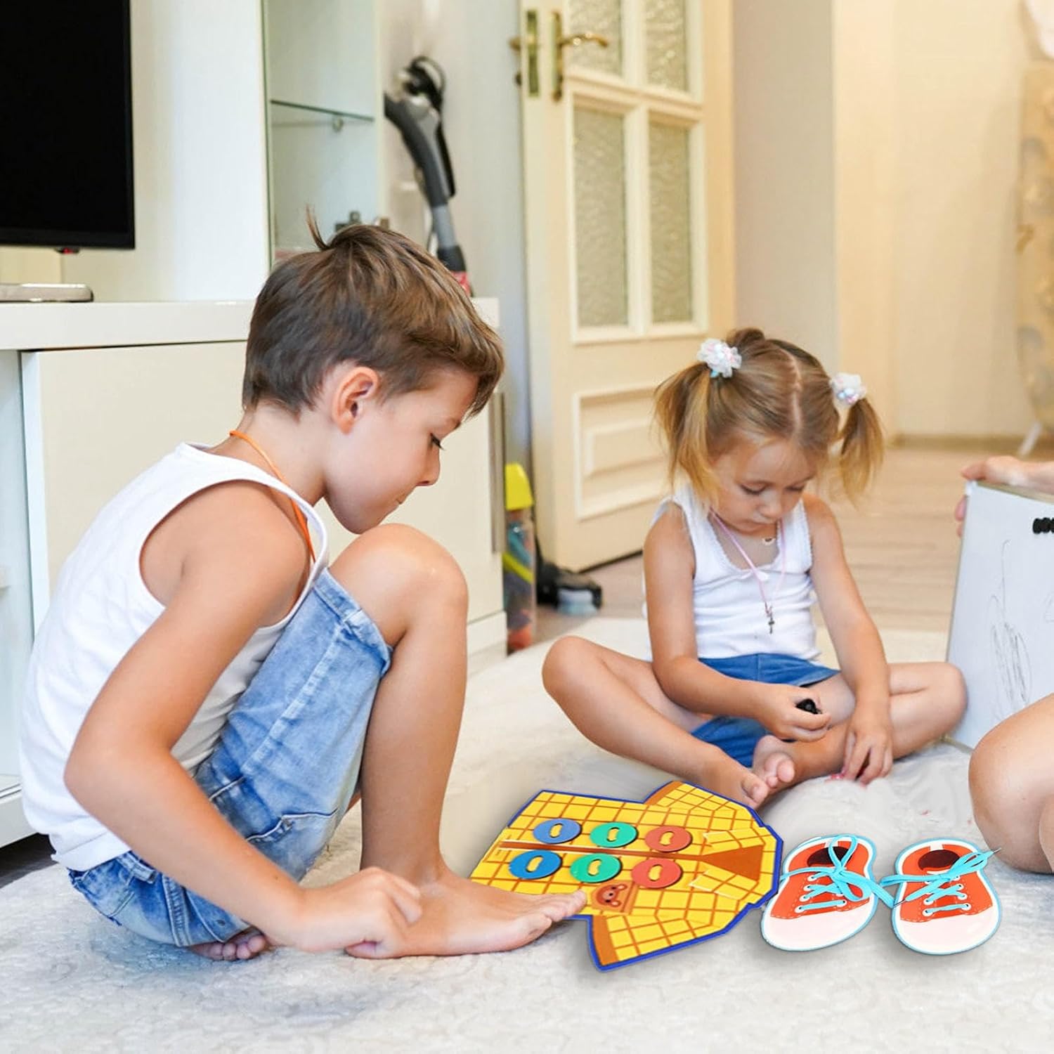 Placa para amarrar sapatos | Aprenda a amarrar cadarços de brinquedo | Placa de treinamento para amarrar sapatos, amarrar brinquedos Montessori, brinquedo para enfiar sapatos, aprender a Hersil