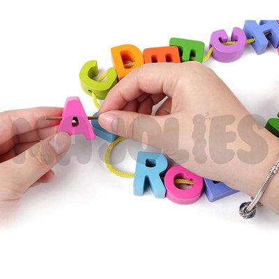 Tablero de ensartar con letras