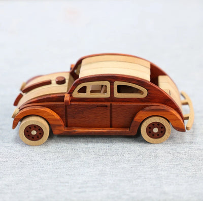 Modèle de voiture Coccinelle vintage fait main - Matériaux en bois de santal rouge et de chêne - Cadeau unique pour les enfants, les passionnés d'automobile et les amis