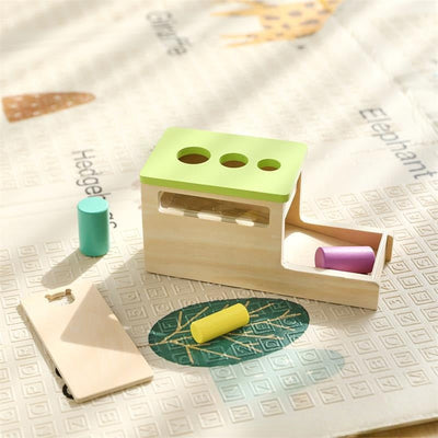 Caja Montessori de seguimiento visual de permanencia del objeto