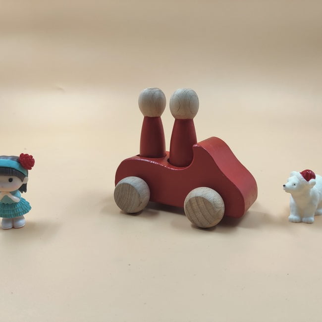 Extrokids Wooden 1 Car With 2 Peg Doll Set Toy - 1 pc RANDOM COLOR WILL BE SHIPPED - EKT1923