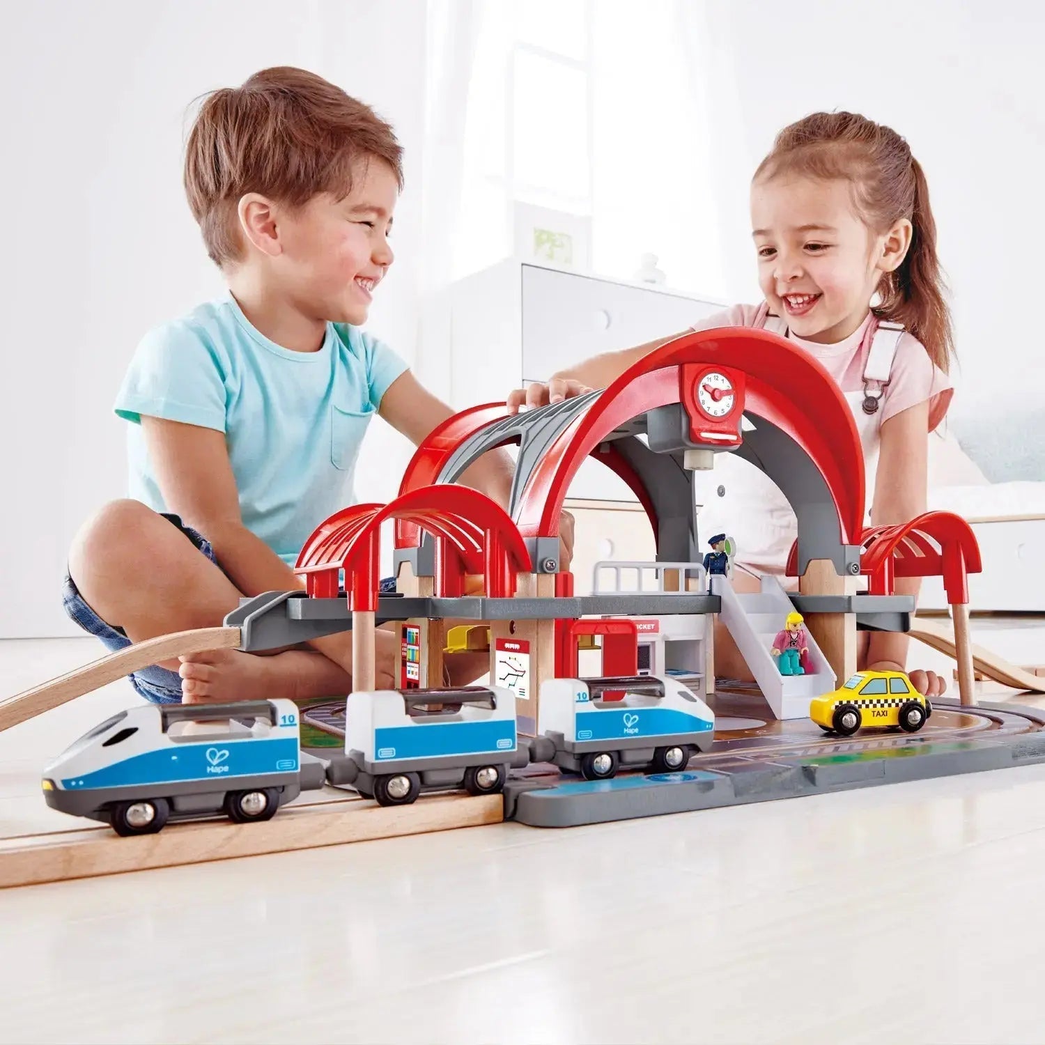 Fidtoy Wooden Railway Station Playset with Train Tracks Toy