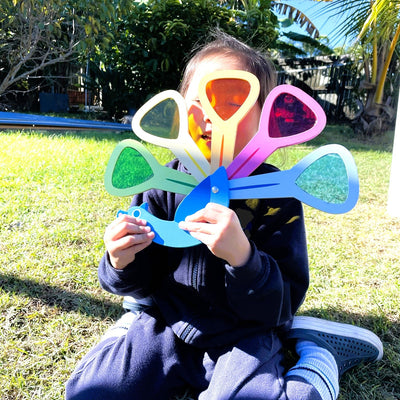 Jouet mélangeur de lumière sensoriel en bois « Paon » avec lentilles pour mélanger les couleurs primaires