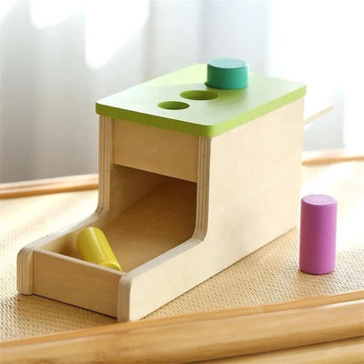 Caja de madera con clavijas para dejar caer - Juguete de motricidad fina y causa-efecto para niños pequeños