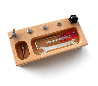 Tablero Montessori de Tornillos y Juegos para Niños