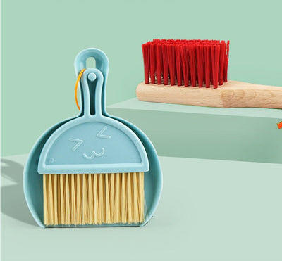 Kit de nettoyage balai, pelle, serpillère, plumeau et brosse en bois avec support