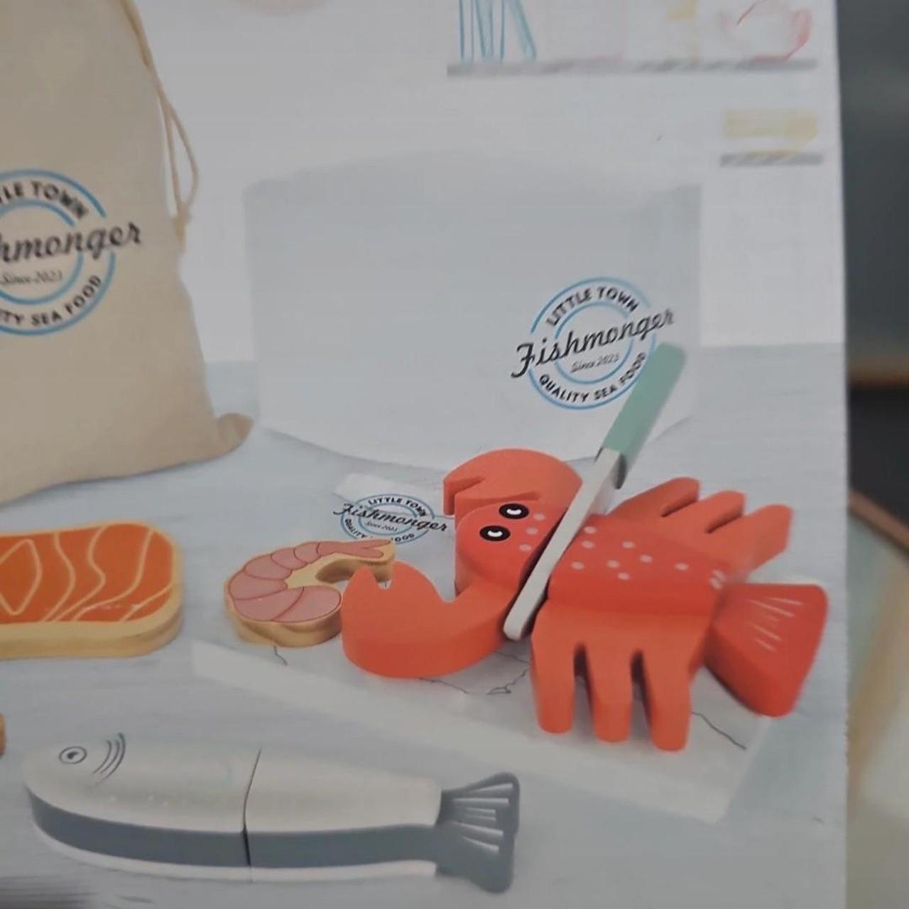 Wooden Seafood Cutting Playset Cut Food Fish Lobster Toy