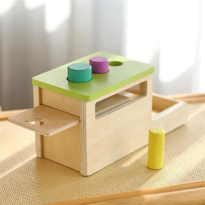 Caja de madera con clavijas para dejar caer - Juguete de motricidad fina y causa-efecto para niños pequeños