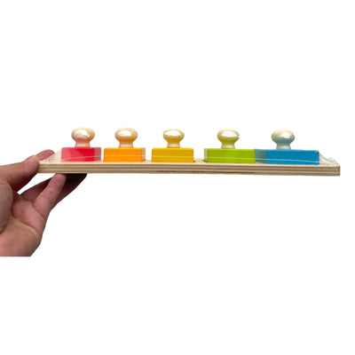 Casse-tête carré en bois avec bouton