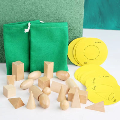 Vingt formes géométriques solides avec 10 cartes