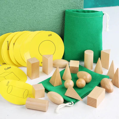 Vingt formes géométriques solides avec 10 cartes