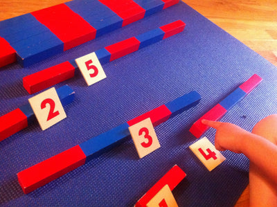 Grandes réglettes Montessori rouges et bleues