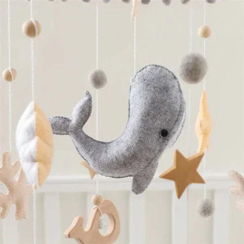 Mobile baleine Montessori