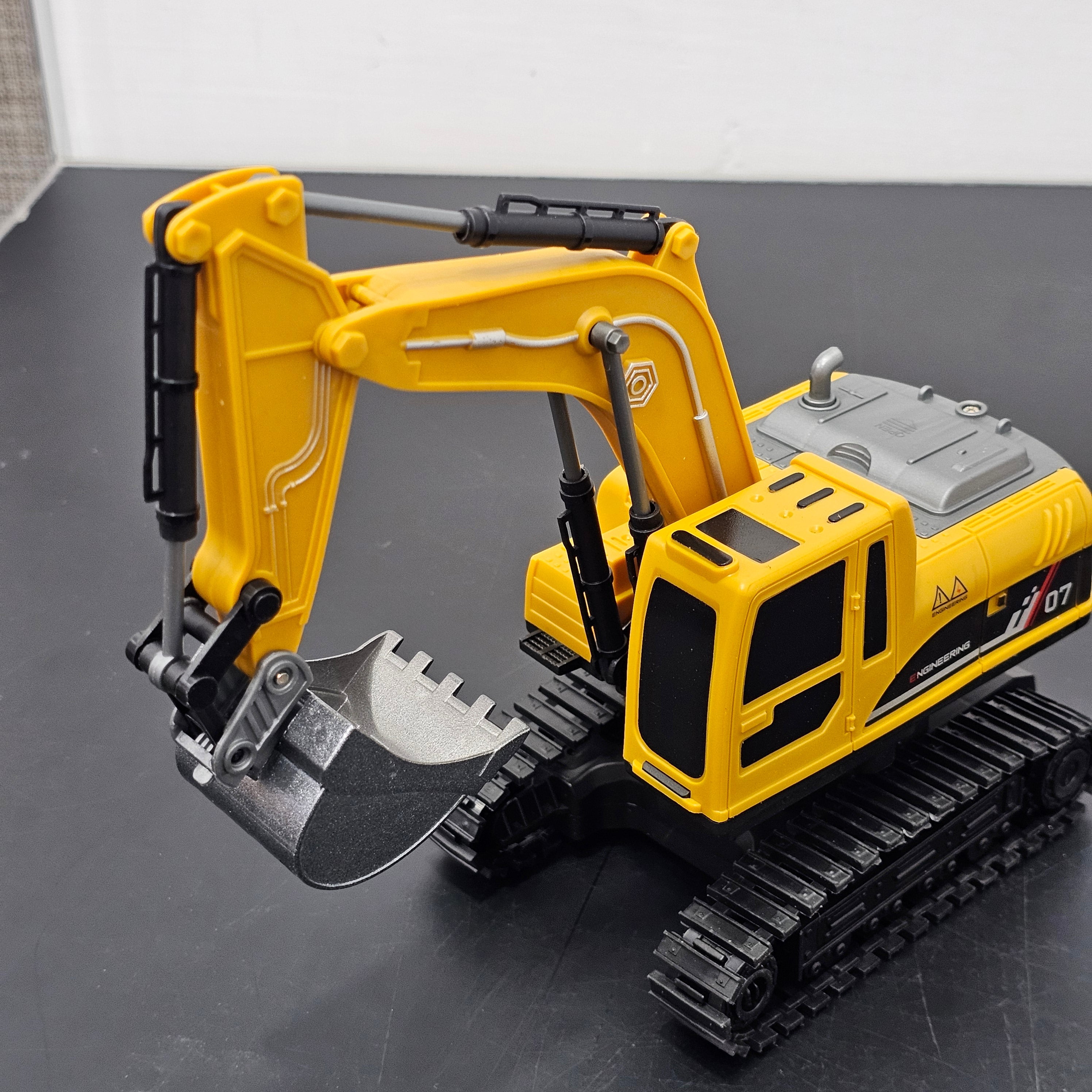 Heavy Truck Construction Team – 11CH Remote Control Truck with Spray & Max Power | Bacha Toys